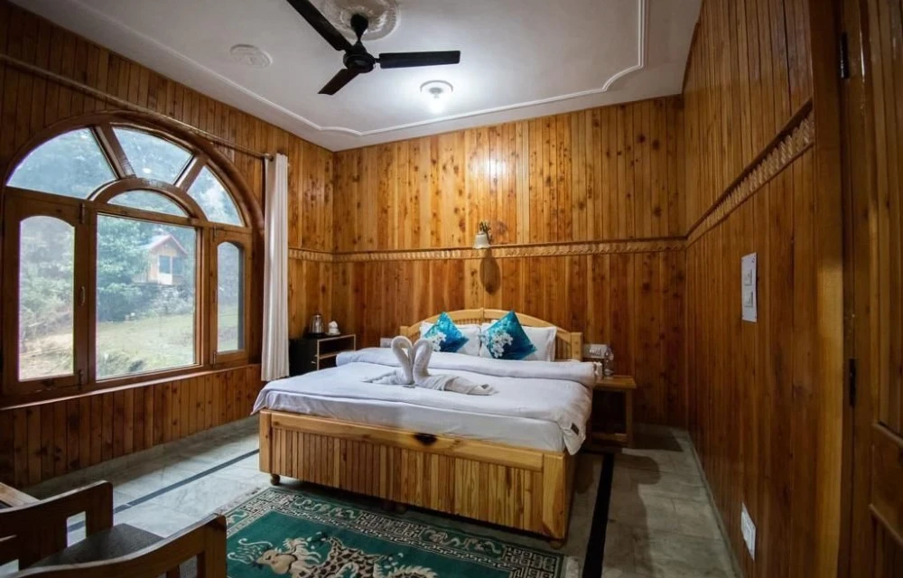 Green Alpine Jibhi Superior Room With Balcony Image